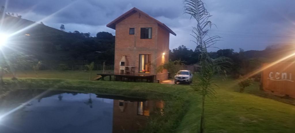 Landskap semula jadi dekat dengan chalet