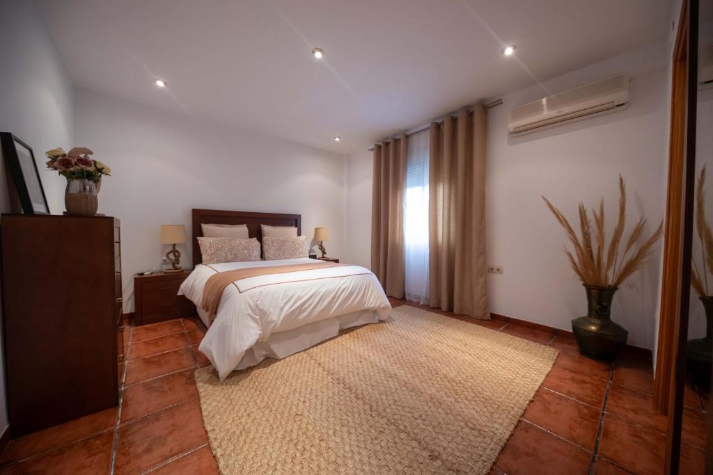 Ένα ή περισσότερα κρεβάτια σε δωμάτιο στο Casa Rural Finca la María