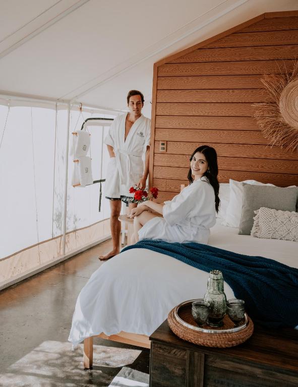 Salterra Glamping - 带私人按摩浴缸的帐篷