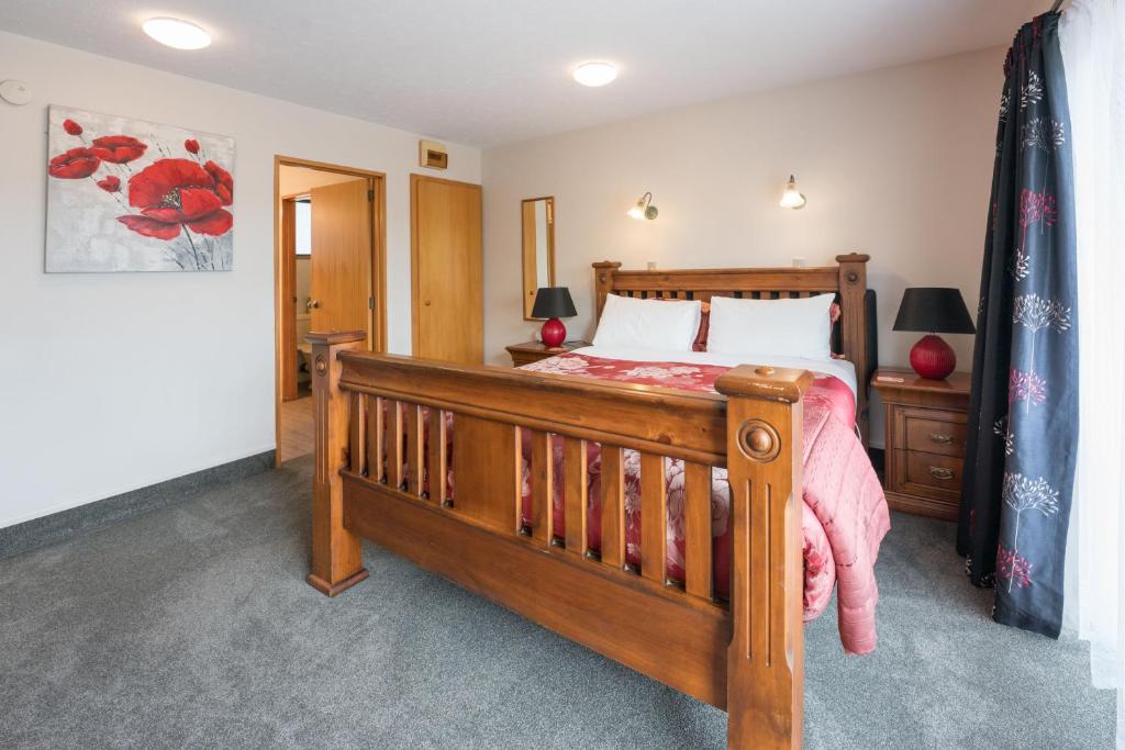 Postel nebo postele na pokoji v ubytování Strathern Motor Lodge