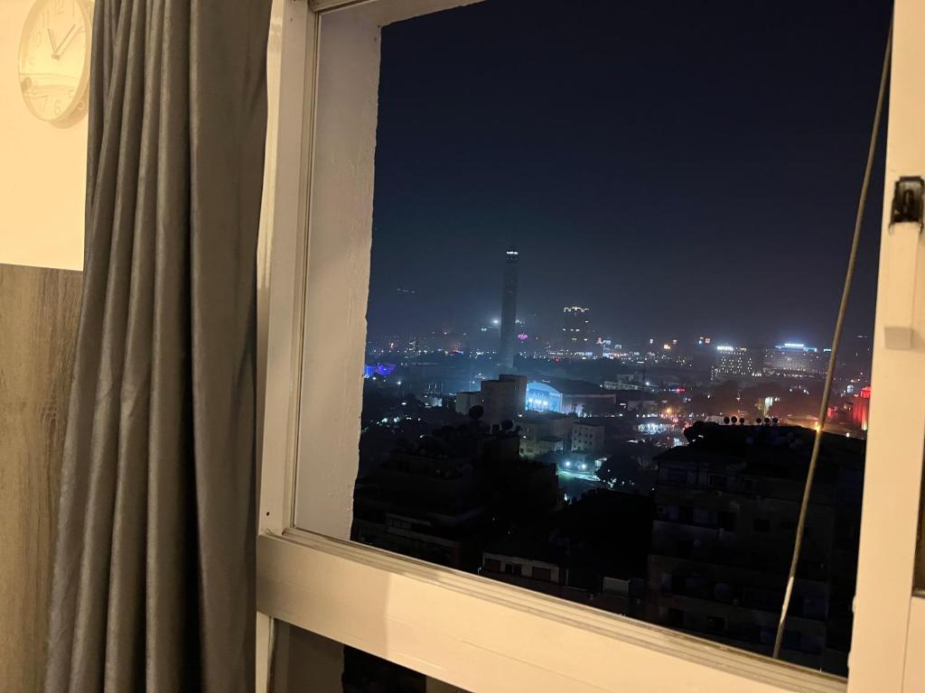 Nespecifikovaný výhled na destinaci Káhira nebo výhled na město při pohledu z hostelu