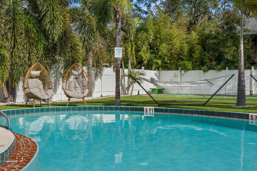Bazen u objektu Studio Apt W 2q Beds & Shared Pool 01 ili u blizini