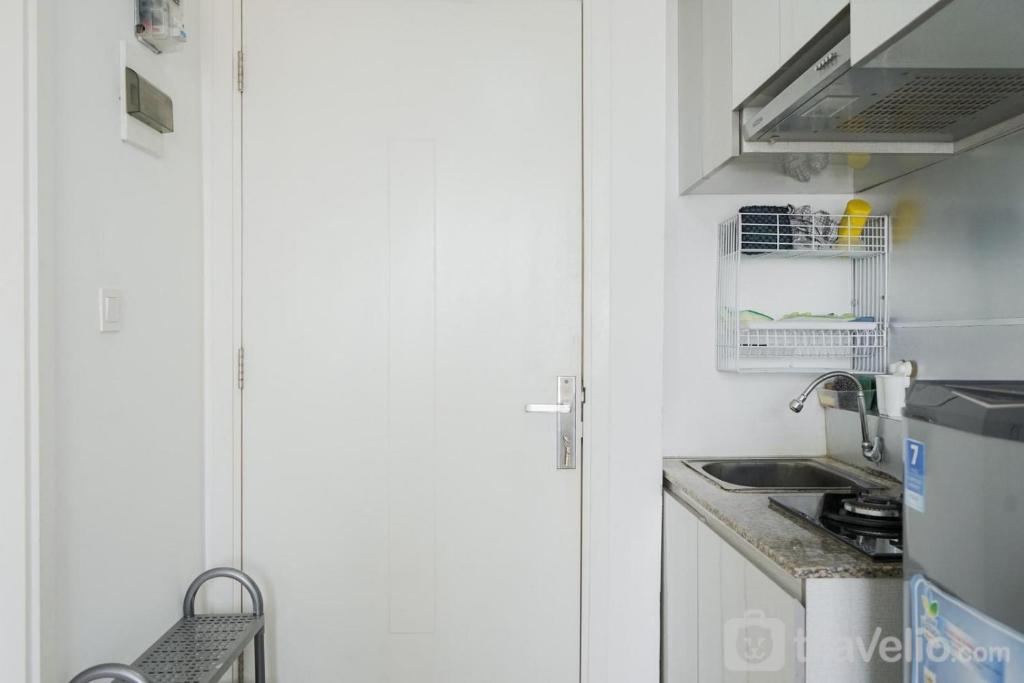 Kuchyň nebo kuchyňský kout v ubytování Modern Studio at Poris 88 Apartment By Travelio