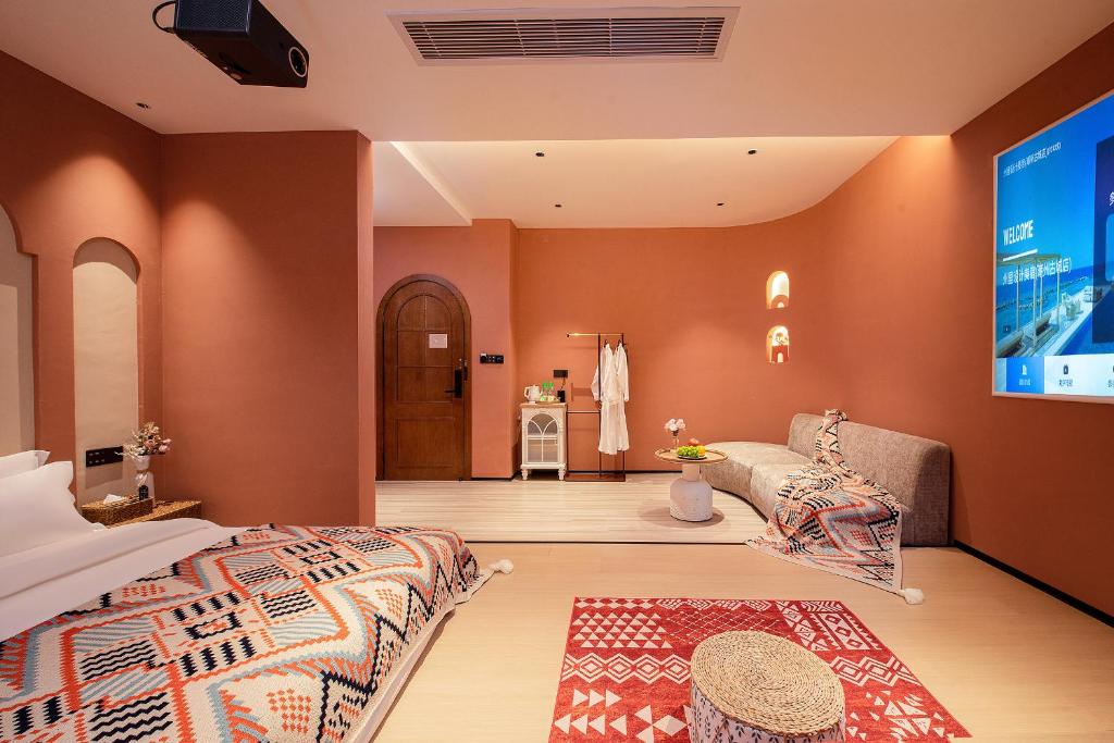 Postel nebo postele na pokoji v ubytování JOURNEY Hotel