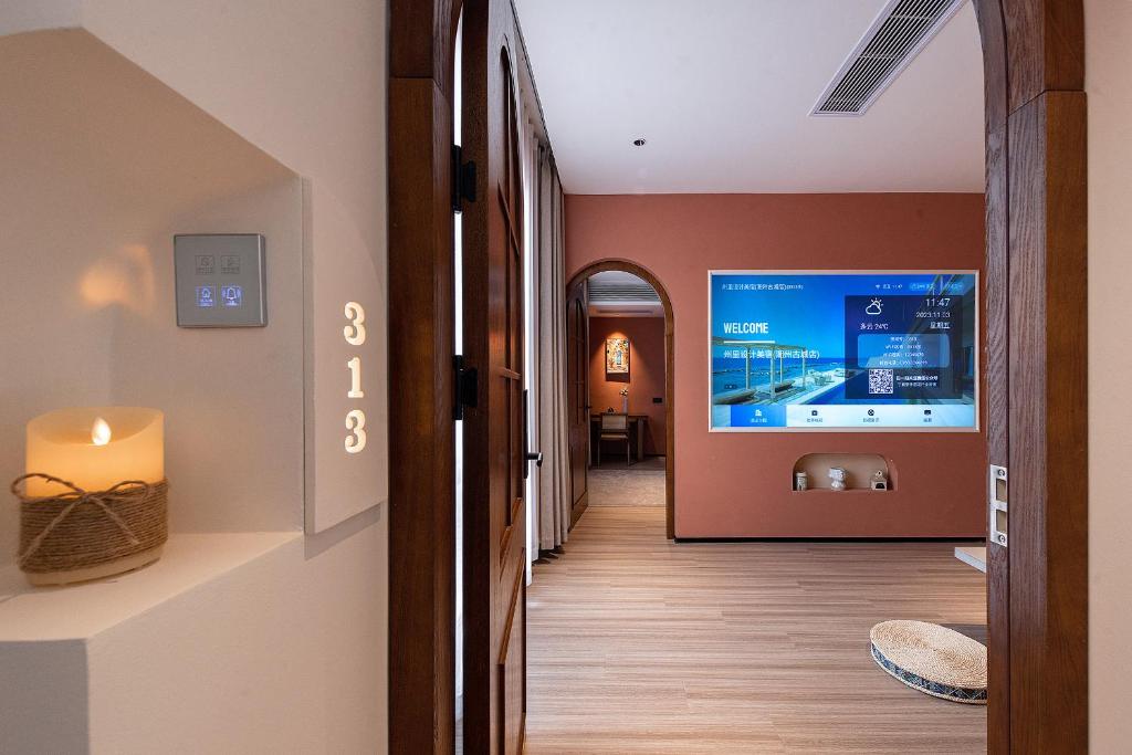 TV a/nebo společenská místnost v ubytování JOURNEY Hotel
