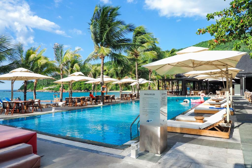 Bazén v ubytování Bounce Beach Resort and Spa nebo v jeho okolí