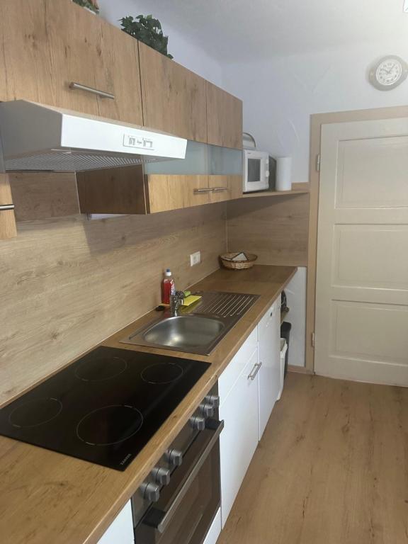 Kuchyň nebo kuchyňský kout v ubytování Kleines Häuschen im Tauernstädtchen Gmünd