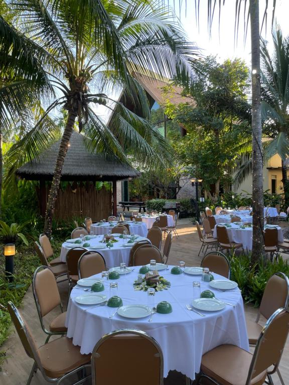 Zahrada ubytování Hula Hula Resort, Ao Nang
