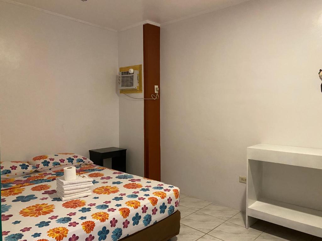 Postel nebo postele na pokoji v ubytování Seashore Inn
