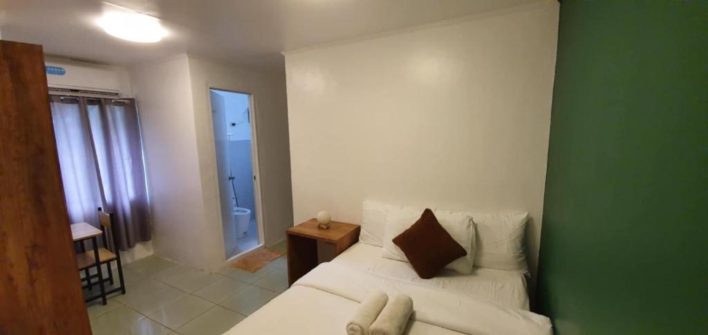 Postel nebo postele na pokoji v ubytování AJ Tourist Inn