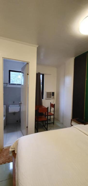 Postel nebo postele na pokoji v ubytování AJ Tourist Inn