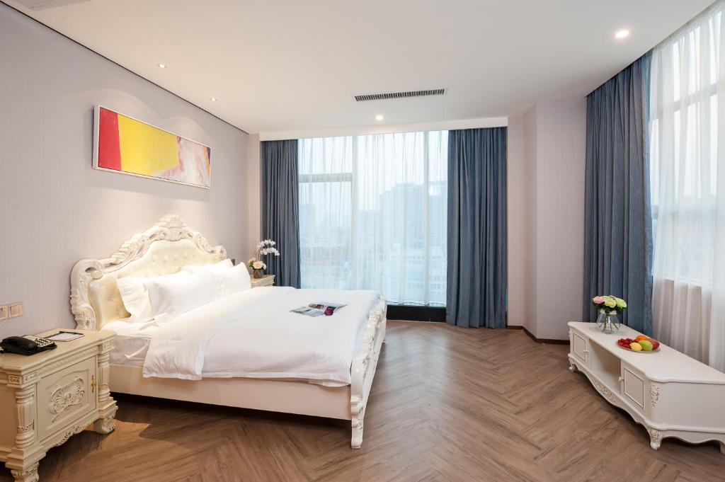 Postel nebo postele na pokoji v ubytování Nan Yang Royal Hotel