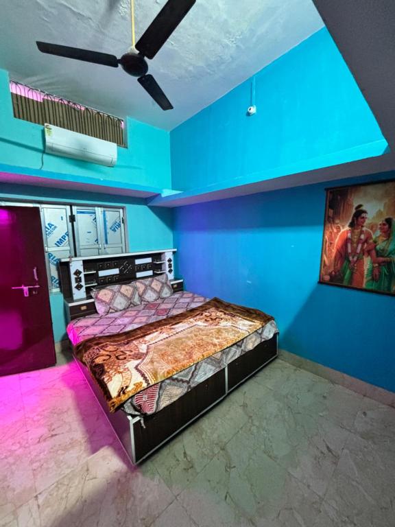 Postel nebo postele na pokoji v ubytování Kishori ram homestay near ayodhya dham railway
