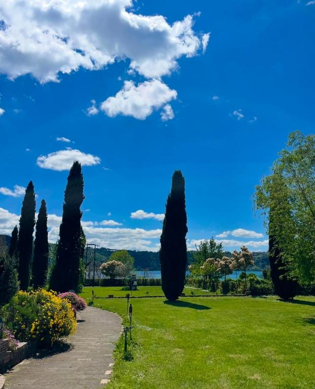 A garden outside Agriturismo Le Grotte