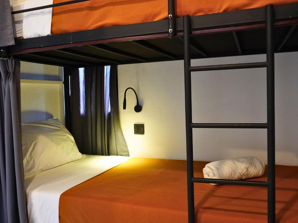 Postel nebo postele na pokoji v ubytování Summer of Surf Hostel Uluwatu