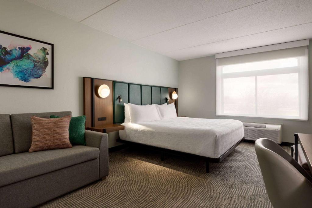 Wingate by Wyndham Green Bay photo
