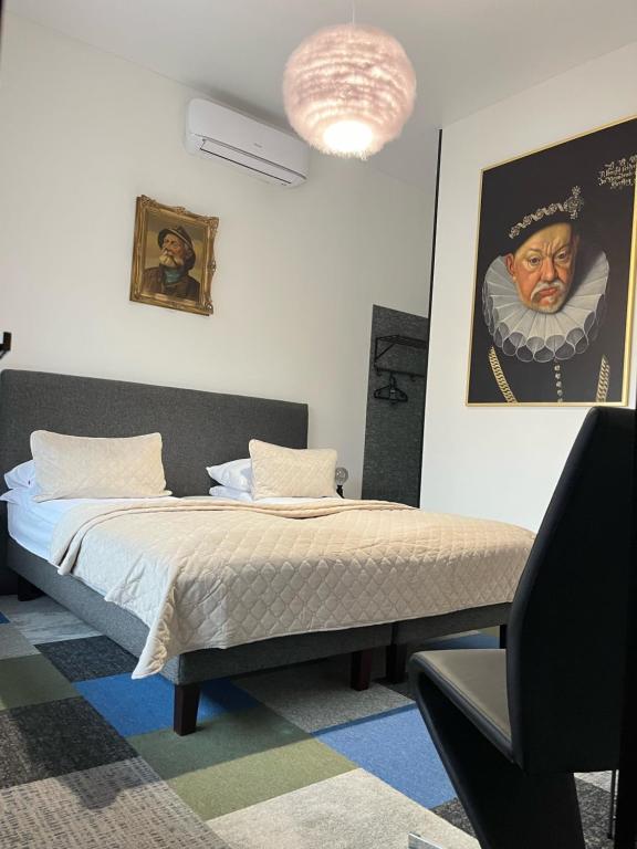 Broken bed hootel - Double Or Twin Room - Oliver Twist
