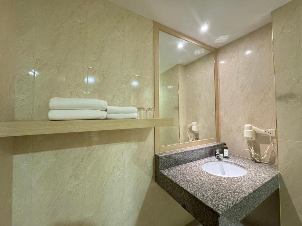 iCheck inn Thapra - Resim 21