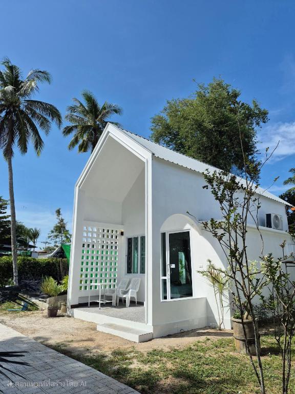 a white house with a large open door at Mook Ing Lay in Ko Mook