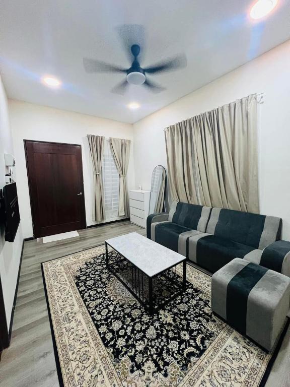 Posezení v ubytování Inap Kasih Homestay Bandar Utama Gua Musang