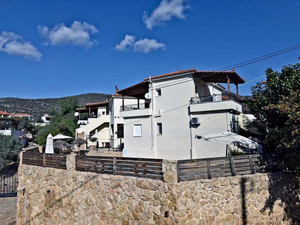 The building in which A villát is located