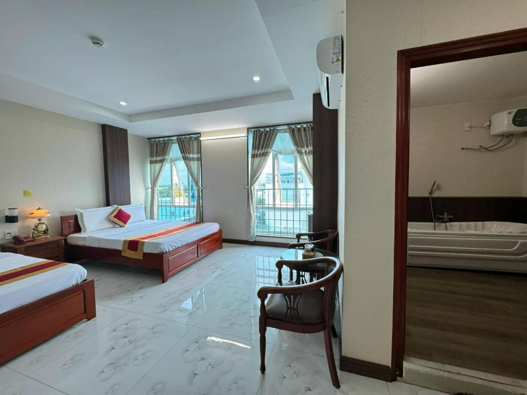 Postel nebo postele na pokoji v ubytování Thành Đạt Hotel Bạc Liêu