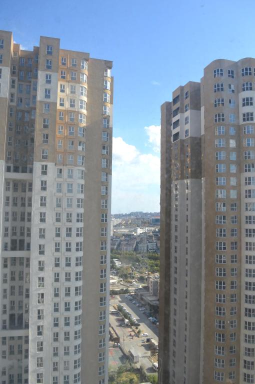 Nespecifikovaný výhled na destinaci Esenyurt nebo výhled na město při pohledu z apartmánu
