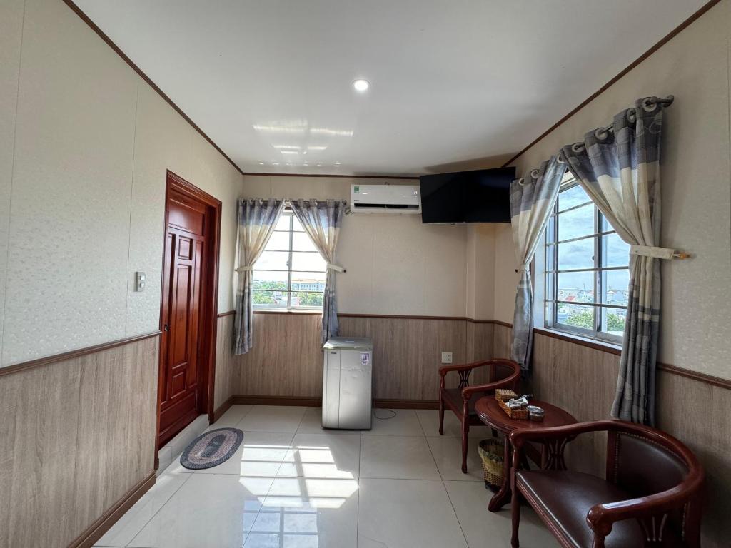 TV a/nebo společenská místnost v ubytování Thành Đạt Hotel Bạc Liêu