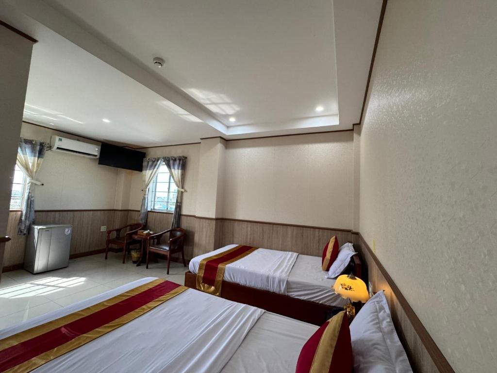 Postel nebo postele na pokoji v ubytování Thành Đạt Hotel Bạc Liêu