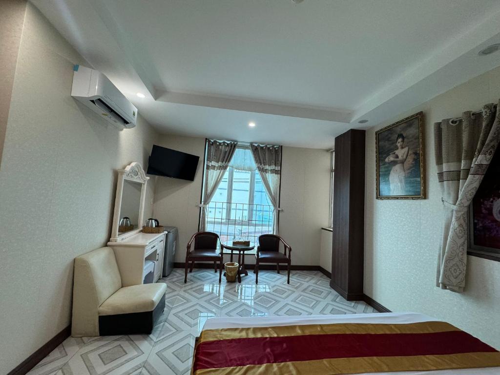 TV a/nebo společenská místnost v ubytování Thành Đạt Hotel Bạc Liêu