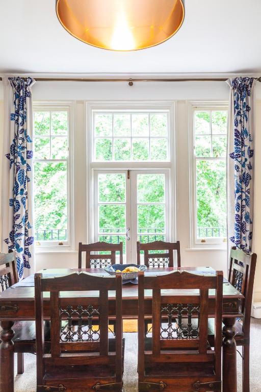 Amazing 1BD in Victorian house - Lewisham Park - One-Bedroom Apartment