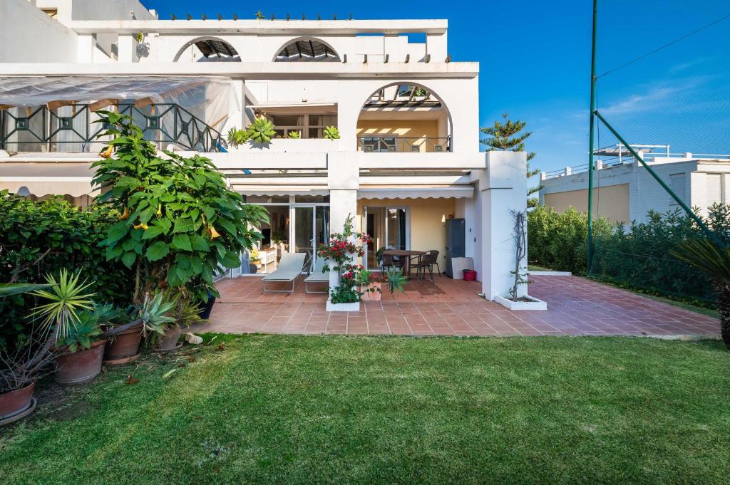 Zahrada ubytování Apartamento con piscina en 1ª línea Golf La Quinta