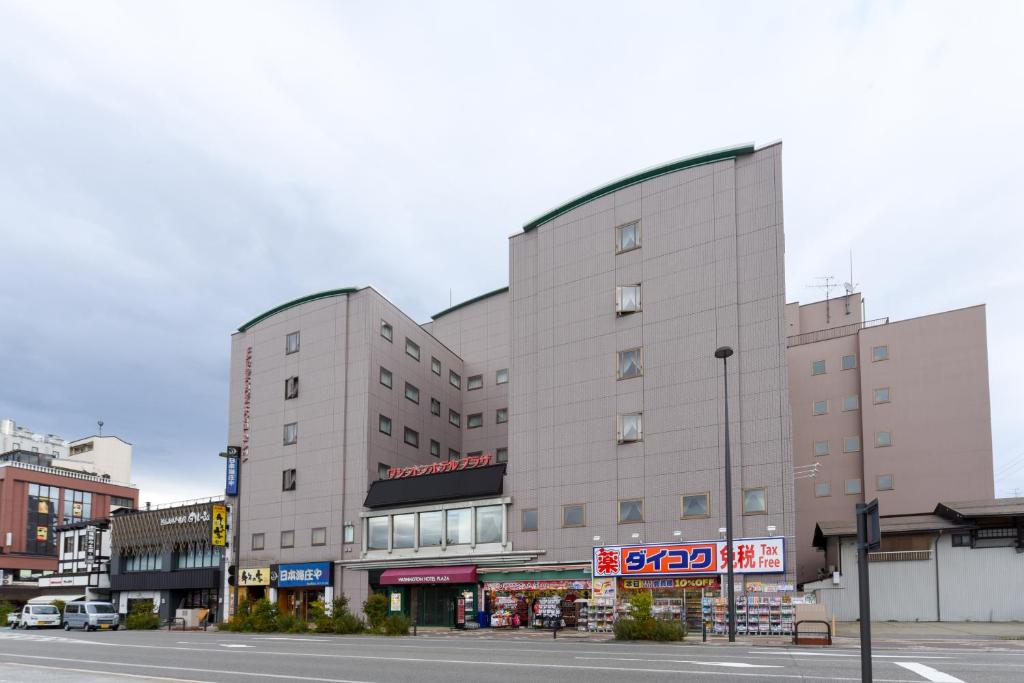 a large building on a city street with a street at Hida Takayama Washington Hotel Plaza in Takayama