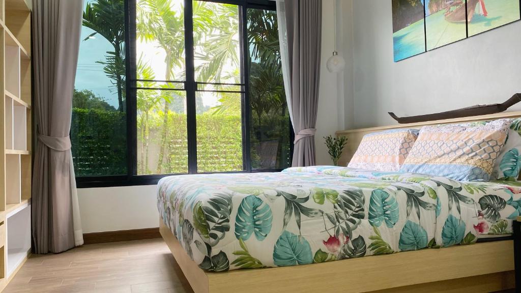 Letto o letti in una camera di Ploy Mountain View Pool Villa