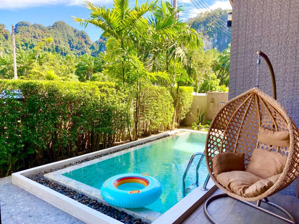 Piscina di Ploy Mountain View Pool Villa o nelle vicinanze