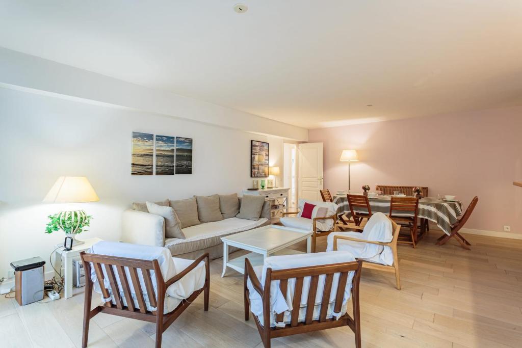 Photo de la galerie de l'établissement Appartement Les Terrasses de Luz - Welkeys, à Saint-Jean-de-Luz