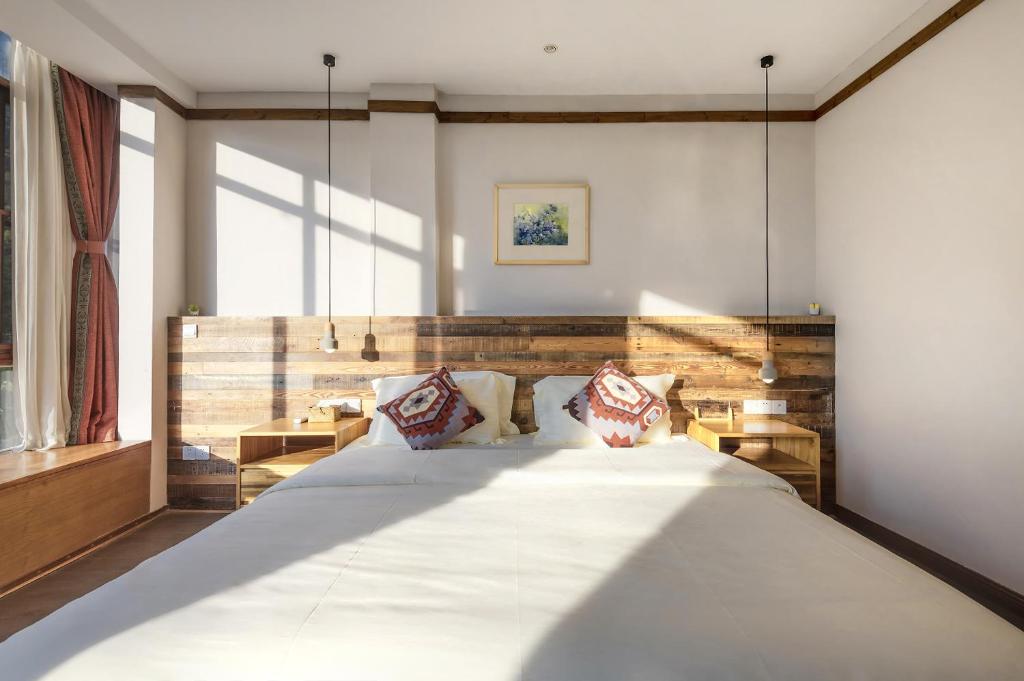 Ron Inn Xingping Hepan Xiaozhu - Deluxe King Room With River View & With Bathtub