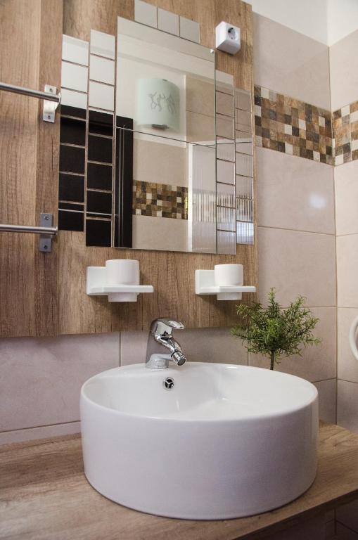 Green Corner Wellness - Triplo Camera Con Bagno Privato