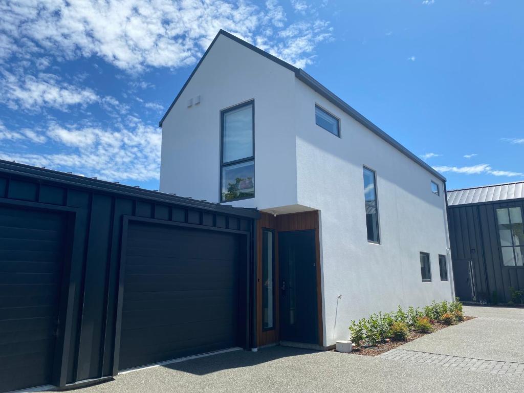 Modern 3BR Escape 3 Private Baths Rare Garage Perfect for Groups - Resim 6