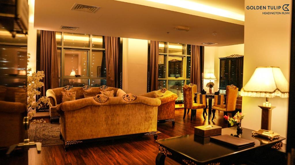 Een zitgedeelte bij Golden Tulip Headington