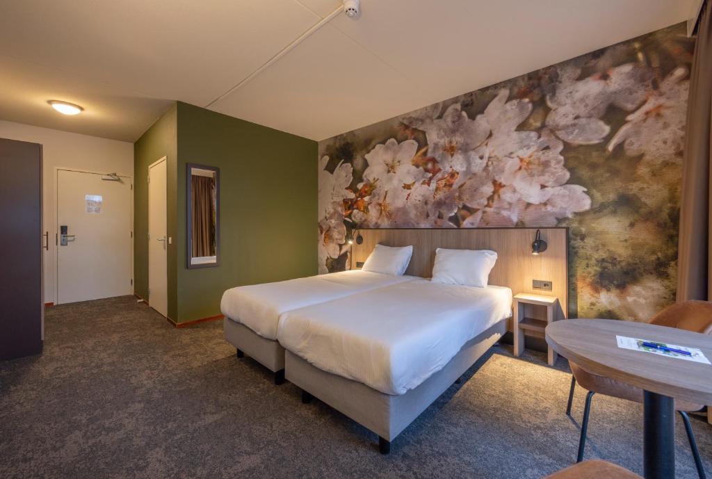 Postel nebo postele na pokoji v ubytování Fletcher Parkhotel Val Monte