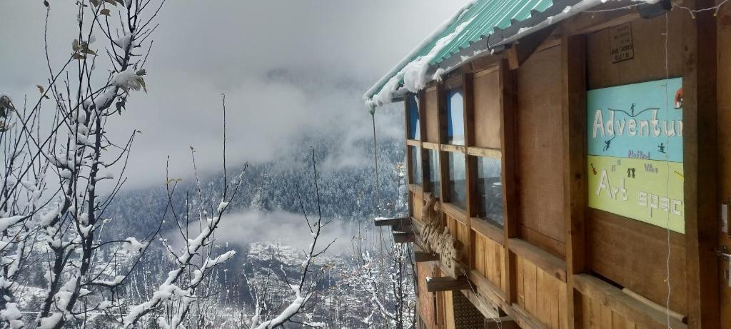 Nomind Vibe, Lapas Village ,Parvati Valley v zimě
