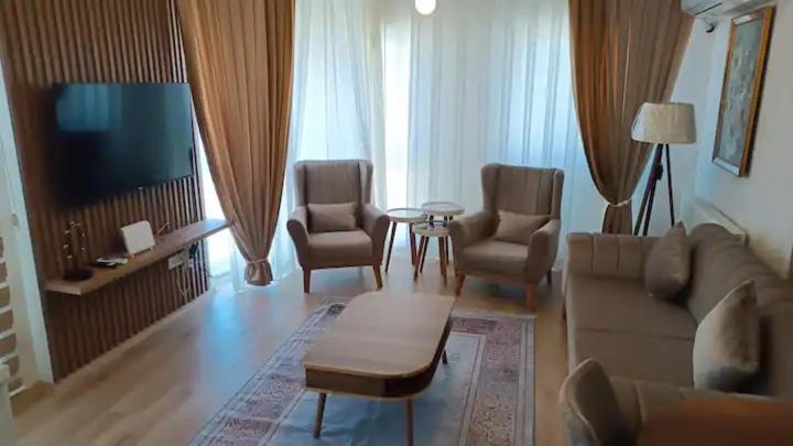 A seating area at Deluxe King Suite MAI21