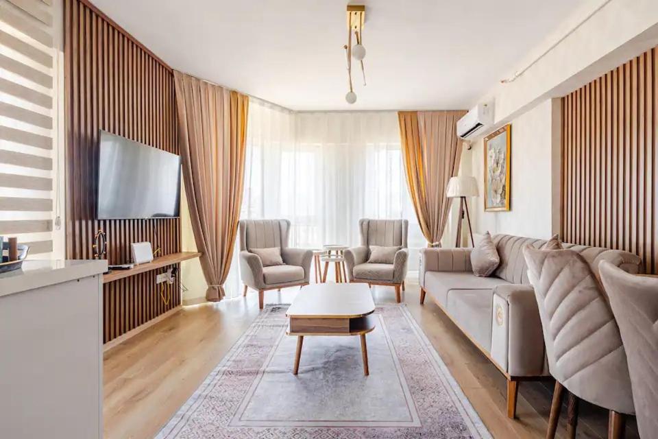A television and/or entertainment centre at Deluxe King Suite MAI21