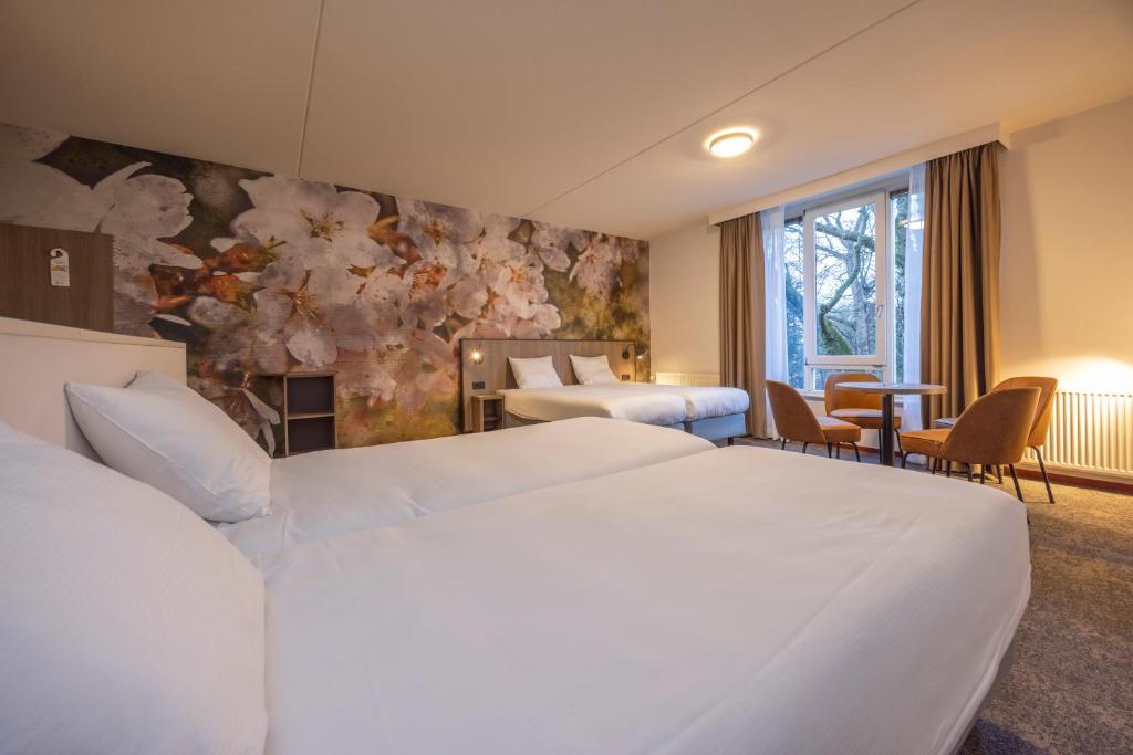 Postel nebo postele na pokoji v ubytování Fletcher Parkhotel Val Monte