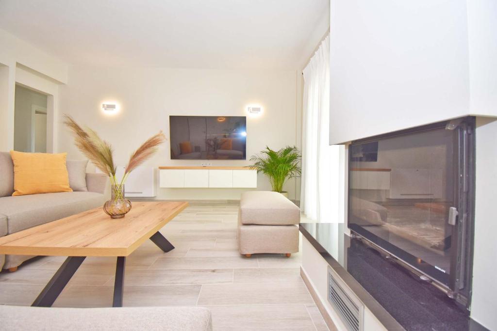 A television and/or entertainment centre at Villa Caesar