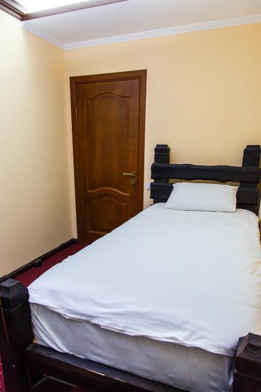 Dniprovskiy Dvir - Single Room