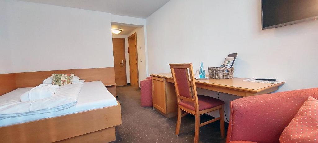 TV a/nebo společenská místnost v ubytování Hotel Schranz - Ski In & Ski Out