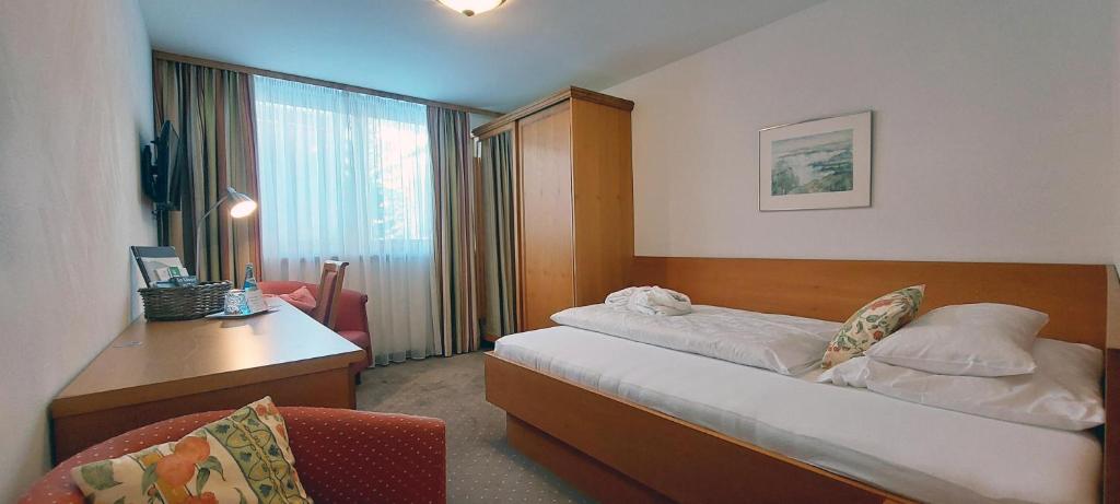 Postel nebo postele na pokoji v ubytování Hotel Schranz - Ski In & Ski Out