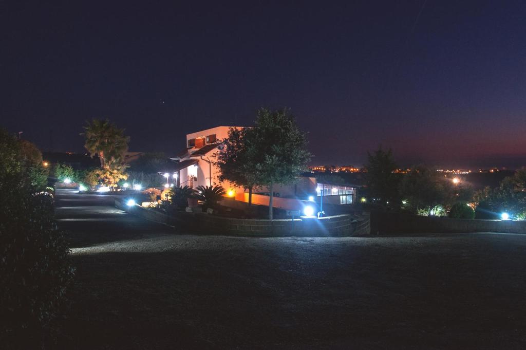 チビタベッキアにあるB&B L'Orizzonteの夜灯の家